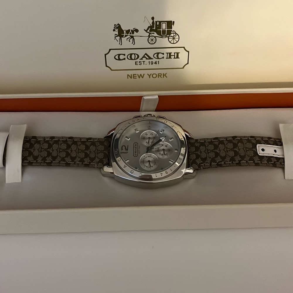 ￼🌺 Coach Watch 🌺